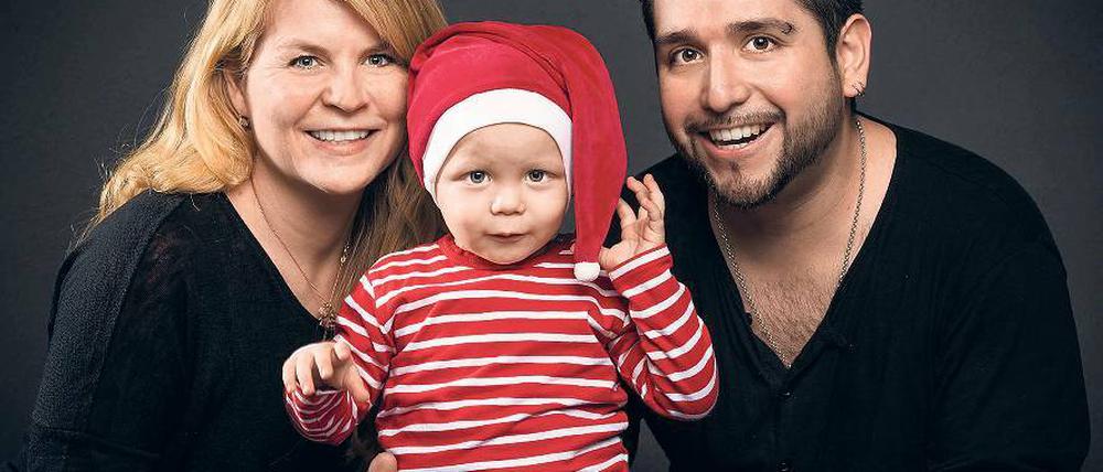 Weihnachtswunder. Carlos und seine Eltern Susanne und Jay.