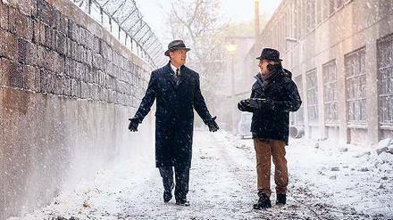 Trotz Hollywood-Stars auf Minuskurs. Die Oscarpreisträger Tom Hanks (l.) und Steven Spielberg (r.) drehten unlängst für einen Agententhriller mit Studio Babelsberg. Das Traditionsunternehmen rechnet für dieses Jahr mit einem Millionenverlust.