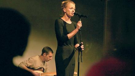 Kultur fürs Herz. Die Potsdamer Schauspielerin und Schirmherrin von „KidsKultür“ Isabell Gercke präsentierte drei selbst geschriebene Songs.