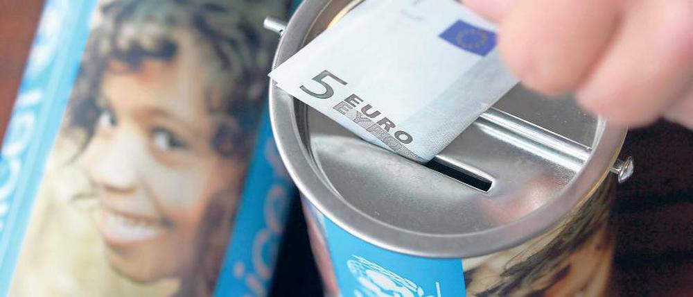 Richtig spenden. Damit das Geld wirklich einem guten Zweck zugute kommt, sollte auf Spendensiegel geachtet werden. Diese kennzeichnen seriöse Hilfsorganisationen.