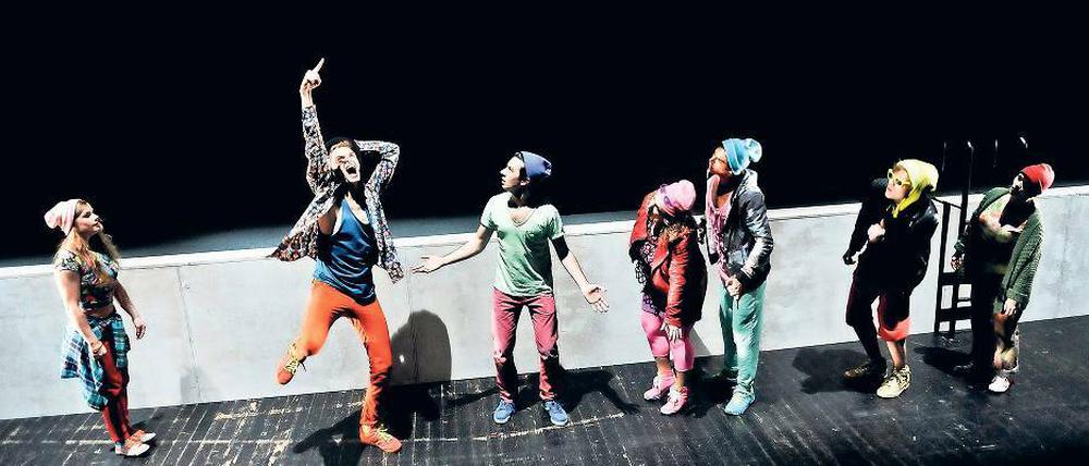 Kindertragödie. Frank Wedekinds „Frühlings Erwachen“ erschien 1891, vor Eintritt all der Feldversuche der Befreiung des bürgerlichen Subjekts. Auch heute sind Jugendliche nicht glücklicher, wie die Adaption von Nuran David Calis im Hans Otto Theater zeigt.