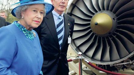 Im Aufstieg. Axel J. Arendt, hier auf einem Archivfoto, war schon Manager bei Daimler, EADS/DASA und Rolls-Royce. 2004 führte er Queen Elizabeth durch die Rolls-Royce-Niederlassung in Dahlewitz (Teltow-Fläming).