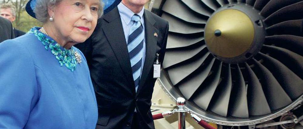 Im Aufstieg. Axel J. Arendt, hier auf einem Archivfoto, war schon Manager bei Daimler, EADS/DASA und Rolls-Royce. 2004 führte er Queen Elizabeth durch die Rolls-Royce-Niederlassung in Dahlewitz (Teltow-Fläming).