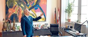 Reine Geschmacksfrage. Wowereit tauschte Leistikows Schlachtensee-Gemälde gegen das Bild „Drummer und Gitarrist“ von Rainer Fetting aus.