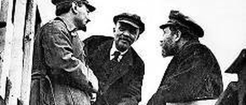 Im Gespräch. Trotzki (l.) mit Lenin und Kamenew (r.) 1920 in Moskau.