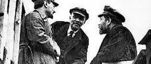 Im Gespräch. Trotzki (l.) mit Lenin und Kamenew (r.) 1920 in Moskau.