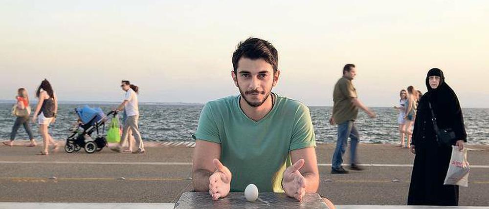 Balanceakt. Das Ei aufzustellen, ist gar nicht so einfach.