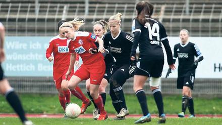 Sie machte ein gutes Spiel. Pauline Bremer traf zweimal für Turbine und war auch von der Herforderin Lena Wermelt schwer zu stoppen.