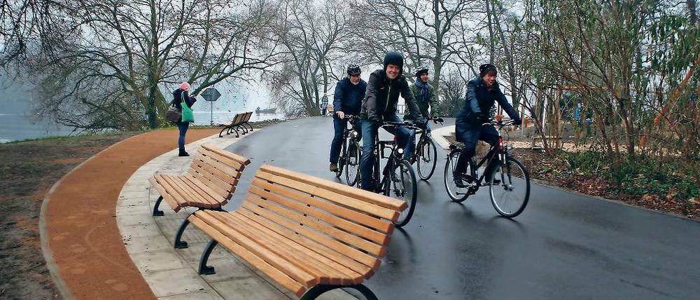 Heller wird es im Frühjahr. Dann soll das Teilstück des Europa-Radwegs Nummer 1 an der Havel zwischen der Kastanienallee und einem Weg in Höhe der Straße Im Bogen mit einer Decke aus weißen kleinen Steinen aufgehübscht werden.