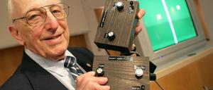 Ralph Baer, seine Brown-Box und das erste Videospiel "Ping Pong". Den wirtschaftlichen Erfolg heimste ein anderer ein.