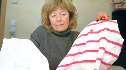Blut, Schokolade, Wein? Jahrelang rätselte Regine Wurl, woher die braunen Flecken auf ihren frisch gewaschenen Kleidern kommen. Heute wäscht sie im Waschsalon.
