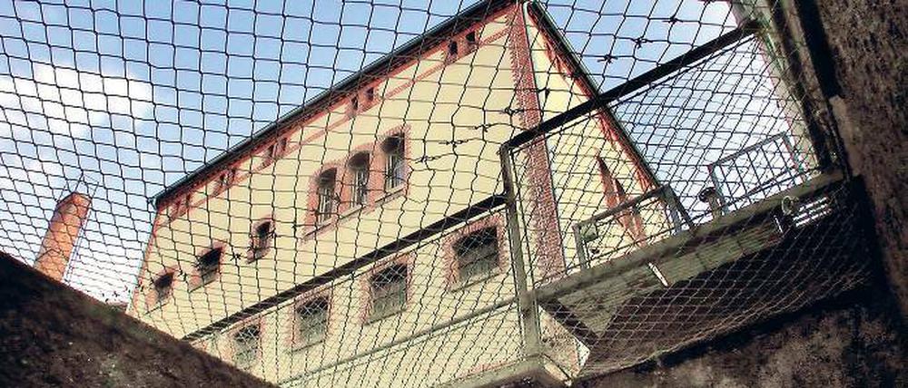 Gedenkstätte Lindenstraße. Am Abend des 5. Dezember 1989 bat ein Grüppchen mutiger Potsdamer Bürger um Einlass. Und tatsächlich – das Tor ging auf. Die politischen Gefangenen waren freilich längst woanders untergebracht.