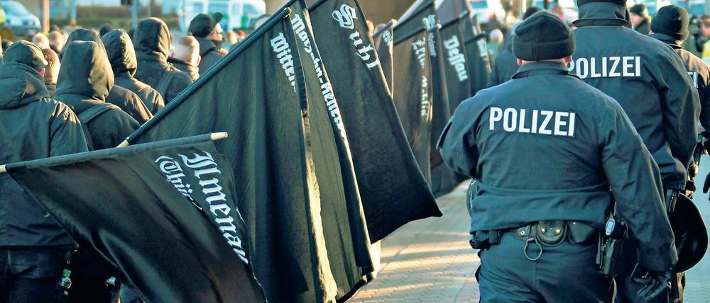 Nachjustiert. Nach dem NSU-Skandal setzen Innenministerium und Polizei in Brandenburg beim Thema Neonazis auf Vehemenz und Offenheit.