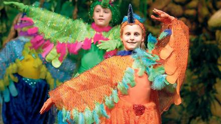 Bunte Vögel. 138 Kinder machen im Musical mit.