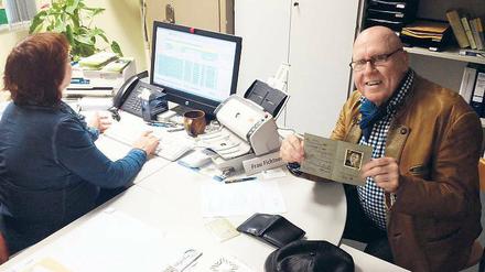 Für Sicherheit entschieden. Ulrich Vetter in der Führerscheinstelle in Werder (Havel).