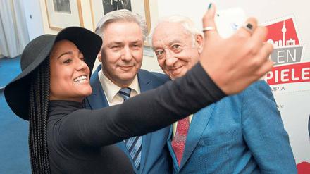 Für Olympia. Sängerin Lary, Klaus Wowereit und Dieter Hallervorden (r).