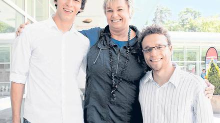 Erfolgreich in Riesa. Torben Schmidtke (r.) schlug zweimal in Weltrekordzeit an, André Lehmann (l.) verbesserte neun deutsche Rekorde. Gemeinsam mit Trainerin Dörte Paschke waren sie schon 2012 ein erfolgreiches Team und fuhren zu den Paralympischen Spielen nach London.