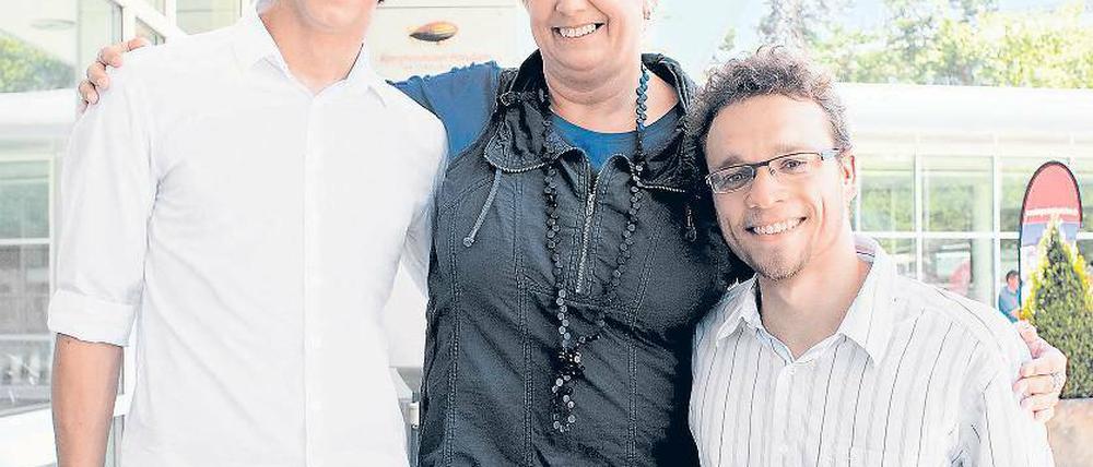 Erfolgreich in Riesa. Torben Schmidtke (r.) schlug zweimal in Weltrekordzeit an, André Lehmann (l.) verbesserte neun deutsche Rekorde. Gemeinsam mit Trainerin Dörte Paschke waren sie schon 2012 ein erfolgreiches Team und fuhren zu den Paralympischen Spielen nach London.