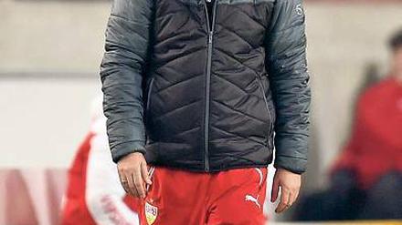 Und was denke ich? Das fragte sich Armin Veh nach dem unglücklichen 0:1 gegen Augsburg und gab sich die Antwort: Es ist besser, wenn ich zurücktrete.