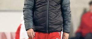 Und was denke ich? Das fragte sich Armin Veh nach dem unglücklichen 0:1 gegen Augsburg und gab sich die Antwort: Es ist besser, wenn ich zurücktrete.