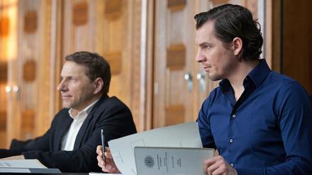In der Anhörung wird das Vorgehen von Kommisar Lannert (Richy Müller, li.) untersucht. Er hatte einen Geiselnehmer erschossen. Sein Kollege Bootz (Felix Klare) versucht ihn zu decken