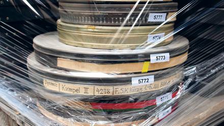 Technologie von gestern. Filmrollen sind bei Filmproduktionen längst durch Festplatten ersetzt – aber die übrige Technologie hält mit der Digitalisierung noch nicht Schritt. Der Forschungsverbund „DWerft“ will ein integriertes System entwickeln, das bei Dreharbeiten, Verleih und Archivierung zum Einsatz kommt.