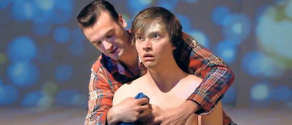 Kann nicht lügen. Christopher (Kilian Ponert, rechts) ist ein jugendlicher Asperger-Autist auf der Suche nach seiner Mutter.