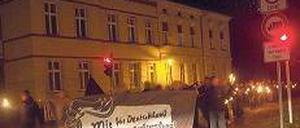 Gespenstisch. Neonaziaufmarsch in Gransee zum Volktrauertag.