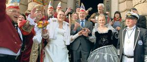 Her mit dem Schlüssel! Jann Jakobs (r.) mit dem Prinzenpaar.