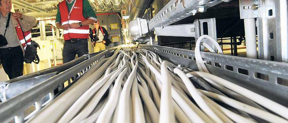 Kabel über Kabel. Die Brandschutzanlage am neuen Flughafen macht die größten Probleme. Nicht nur ihre Planung wirft Fragen auf.