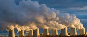 Trotz des Ausbaus erneuerbarer Energien ist der Anteil des klimaschädlichen Kohlestroms in Deutschland 2012 gestiegen: Hier das Braunkohlekraftwerk von Vattenfall in Jänschwalde.