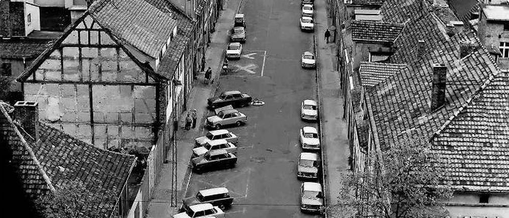 Barocke Ruinen. Die Häuser der zweiten barocken Stadterweiterung boten zu DDR-Zeiten ein Bild des Jammers. In der Gutenbergstraße wurde Ende der 80er-Jahre mit dem Abriss begonnen, anstelle des Hauses vorne links etwa steht heute ein Plattenbau.