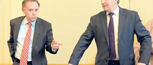 Seit’ an Seit’. Bereits im Juni 2012 hatten die Abgeordneten viele Fragen an Ex-BER-Chef Rainer Schwarz (links) und den Regierenden Bürgermeister Klaus Wowereit. Noch immer ist nicht klar, wann Wowereit was wusste.