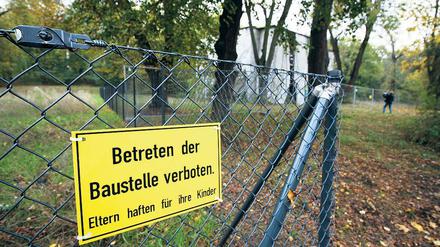 Eingezäunt. Seit Wochen ist der sechs Hektar große Park der Villa Henckel am Pfingstberg eingezäunt. Springer-Chef Mathias Döpfner will ihn im Auftrag der Schlösserstiftung sanieren. Die Anwohner laufen gegen die Einfriedung Sturm.