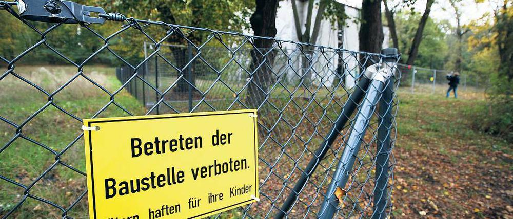 Eingezäunt. Seit Wochen ist der sechs Hektar große Park der Villa Henckel am Pfingstberg eingezäunt. Springer-Chef Mathias Döpfner will ihn im Auftrag der Schlösserstiftung sanieren. Die Anwohner laufen gegen die Einfriedung Sturm.