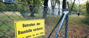 Eingezäunt. Seit Wochen ist der sechs Hektar große Park der Villa Henckel am Pfingstberg eingezäunt. Springer-Chef Mathias Döpfner will ihn im Auftrag der Schlösserstiftung sanieren. Die Anwohner laufen gegen die Einfriedung Sturm.