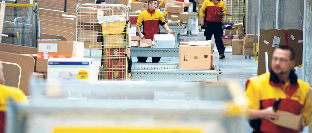 Eine moderne, mechanisierte Zustellbasis in Berlin. Auch in Kleinmachnow will die Deutsche Post DHL jetzt ein solches Verteilzentrum errichten.