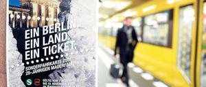 Vorsicht am Bahnsteig. Schön, dass die S-Bahn Partner des Mauerfallfests ist. Schneller geht’s aber mit der BVG. 