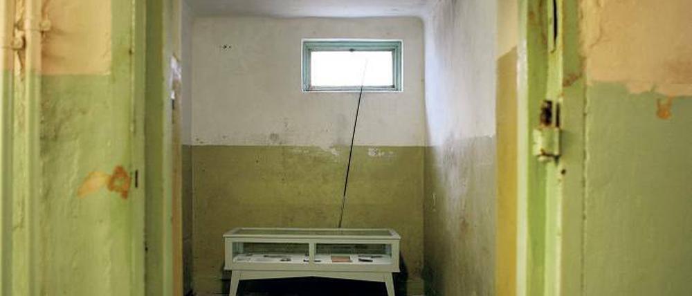 Dunkler Ort. Eine Zelle im ehemaligen Potsdamer NKWD-Gefängnis in der Leistikowstraße. Auch Potsdam hat seine Schattenseiten, die als Gedenkort der Öffentlichkeit zugänglich sind. Wie man mit dieser Geschichtslast umgehen sollte, wird in dieser Woche in der Stadt diskutiert.