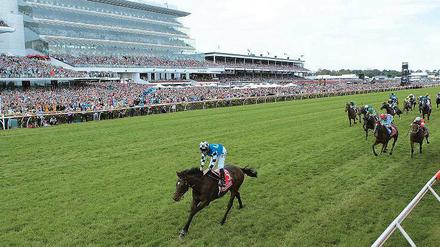 Großer Turf. Jockey Ryan Moore ließ der Konkurrenz mit Protectionist keine Chance.