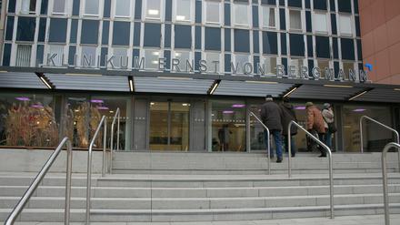 Der Mann verstarb im nahen Klinikum "Ernst von Bergmann".