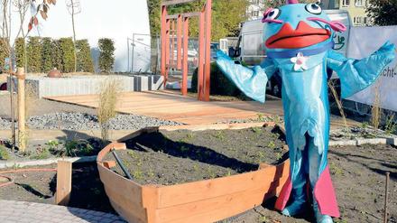 Auf dem Trockenen. Fisch Wilma ist das offizielle Buga-Maskottchen.