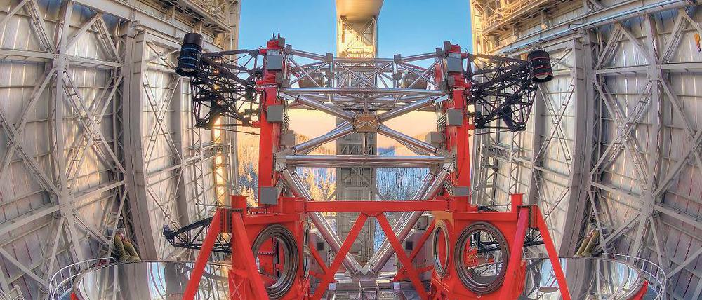 Großes Auge. Das Large Binocular Telescope (LBT) auf dem Mount Graham in Arizona kann nun dank Potsdamer Technik nach Biosignaturen im All suchen.