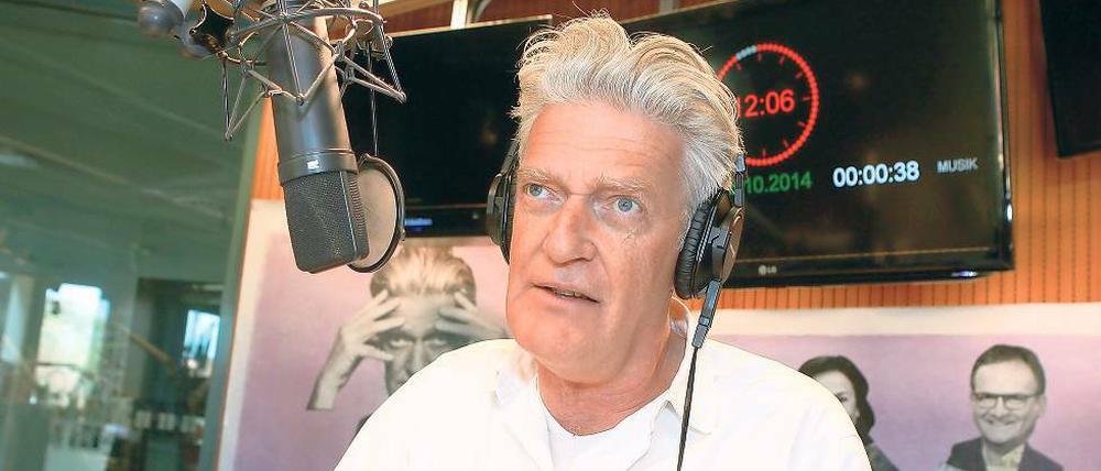 Quatscht gern. In der Reihe „Das Erste zu Gast bei Radioeins“ saß am gestrigen Dienstag TV-Moderator und Buchautor Max Moor am Mikro. Die vielen Jingles fand er doof.