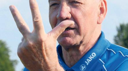 Drei sind genug. „Wir haben nichts mehr zu verschenken“, sagt Turbine-Chefcoach Bernd Schröder nach zwei Niederlagen und einem Unentschieden in der Bundesliga. Mit einem Pokalsieg am Sonntag will das Team seinen Kurs der Wiedergutmachung starten.