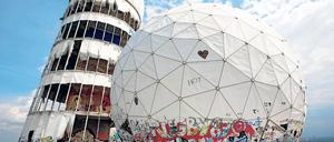 Markante Kuppeltürme. Aus der einstigen Abhörstation der Alliierten auf dem Teufelsberg sollen ein Café mit Aussichtsplattform und eine Erinnerungsstätte für den Kalten Krieg werden.
