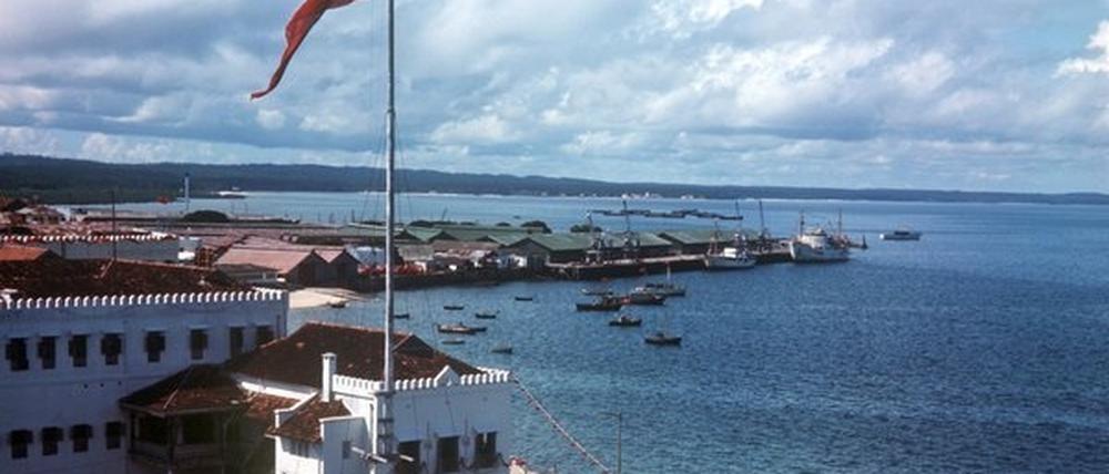 Schön ist es ja dort: Hafen von Sansibar Stadt.