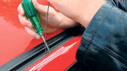 Und weg. Allein im vergangenen Jahr wurden in Potsdam 291 Autos gestohlen. Im Vergleich liegt damit in Potsdam die Wahrscheinlichkeit deutlich höher als anderswo in Deutschland, dass das eigene Fahzeug gestohlen wird. Die Folge: höhere Versicherungsbeiträge.