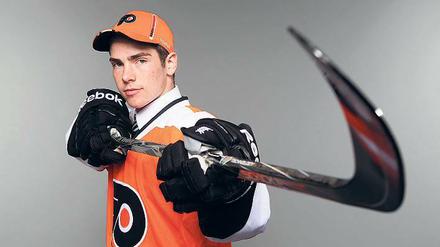 Berlin statt Philadelphia. Marcel Noebels wollte sich in der NHL durchsetzen, schaffte aber nie den Sprung ins Profiteam der Philadelphia Flyers, dessen Kleidung er auf dem Foto trägt. Nun hofft der 22-Jährige auf einen Neustart bei den Eisbären.