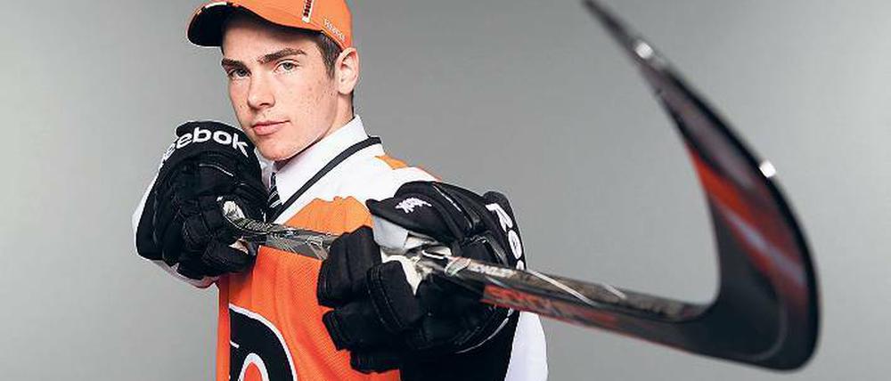 Berlin statt Philadelphia. Marcel Noebels wollte sich in der NHL durchsetzen, schaffte aber nie den Sprung ins Profiteam der Philadelphia Flyers, dessen Kleidung er auf dem Foto trägt. Nun hofft der 22-Jährige auf einen Neustart bei den Eisbären.